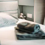 Sea House Pool & Jacuzzi - Privilege Point & Сasa de vacaciones Selce
