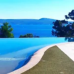 Sea House Pool & Jacuzzi - Privilege Point &