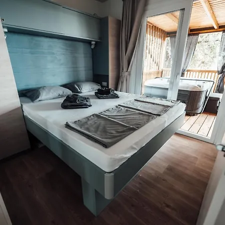 Sea House Pool & Jacuzzi - Privilege Point Camping & Villas Nyaraló Selce