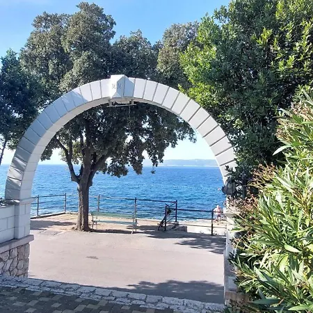 Sea House Pool & Jacuzzi - Privilege Point Camping & Villas Nyaraló Selce