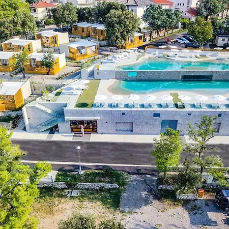 Sea House Shade, Pool & Jacuzzi - Privilege Point & * Selce