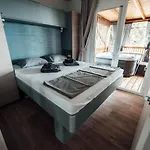 Sea House Pool & Jacuzzi - Privilege Point & Prázdninový dům Selce
