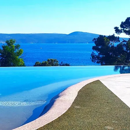 Sea House Pool & Jacuzzi - Privilege Point &