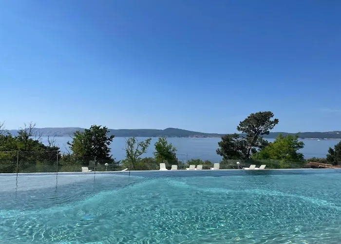 Sea House Pool & Jacuzzi - Privilege Point &